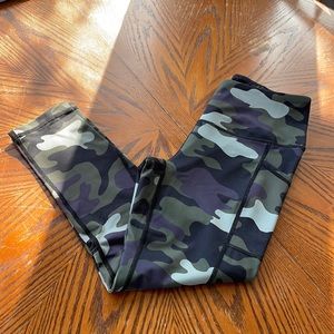 Sz S Reebok Camo Athletic Leggings
